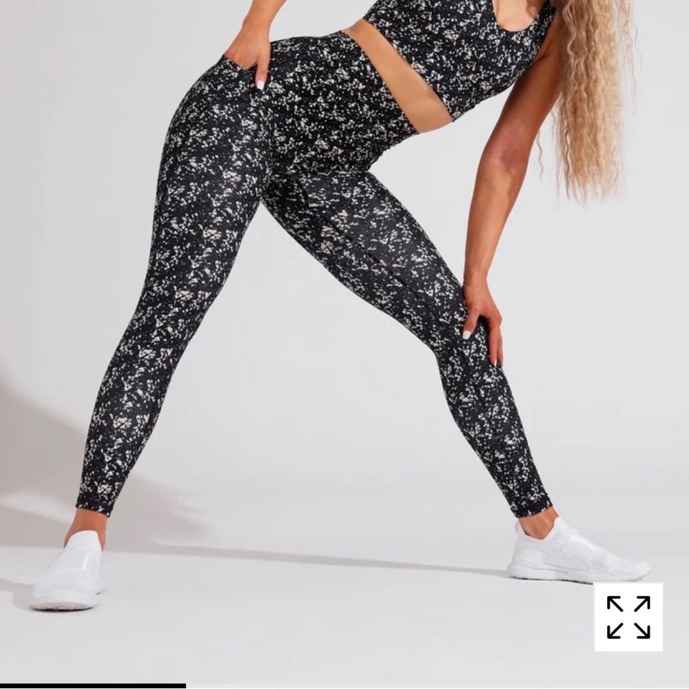 BUFF BUNNY Leggings - New with tags